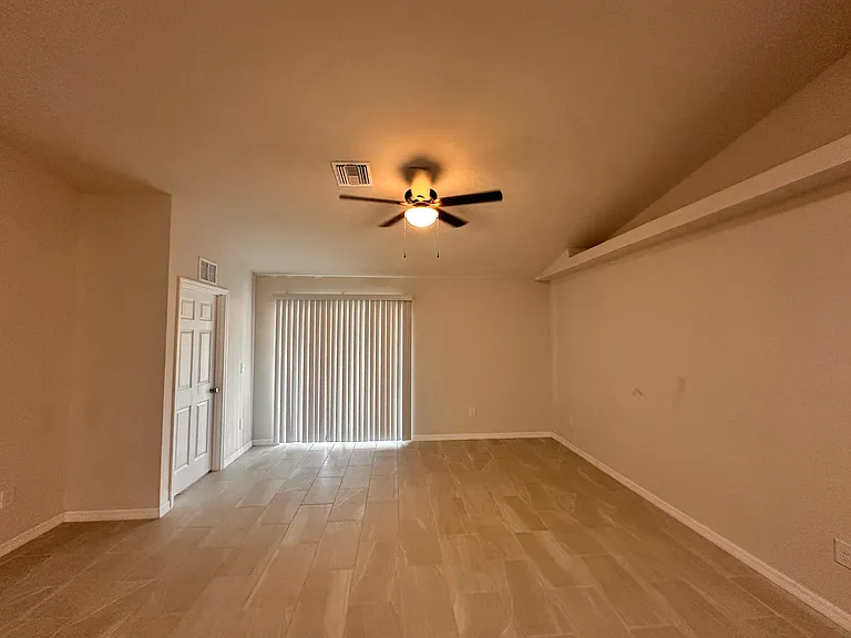 1421 NE 8th Pl — Photo 14