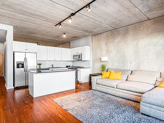 4th image of 630 N Franklin St APT 812