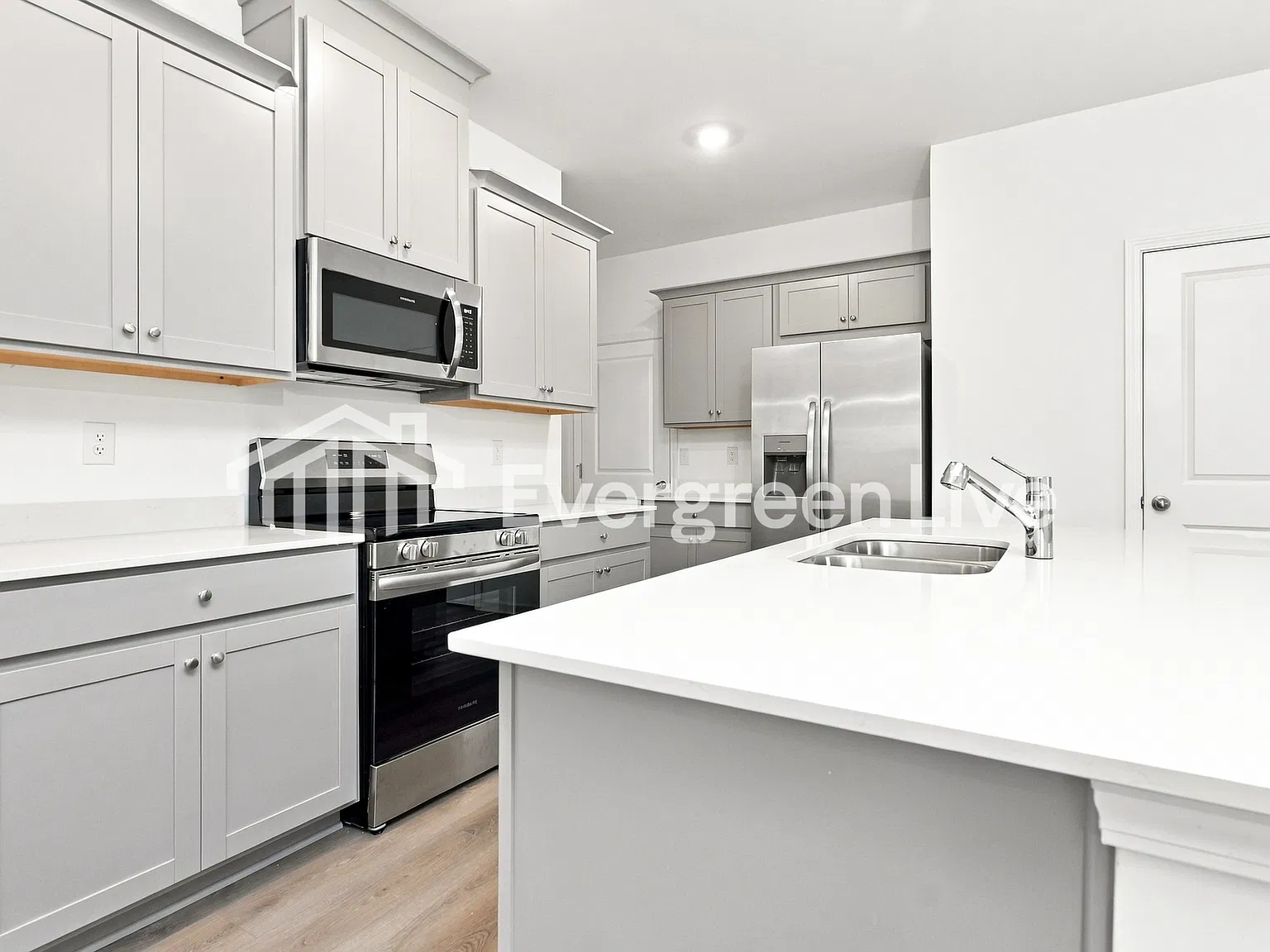 4 bed, 3.0 bath, 2170 sqft, $2,140 — Photo 3