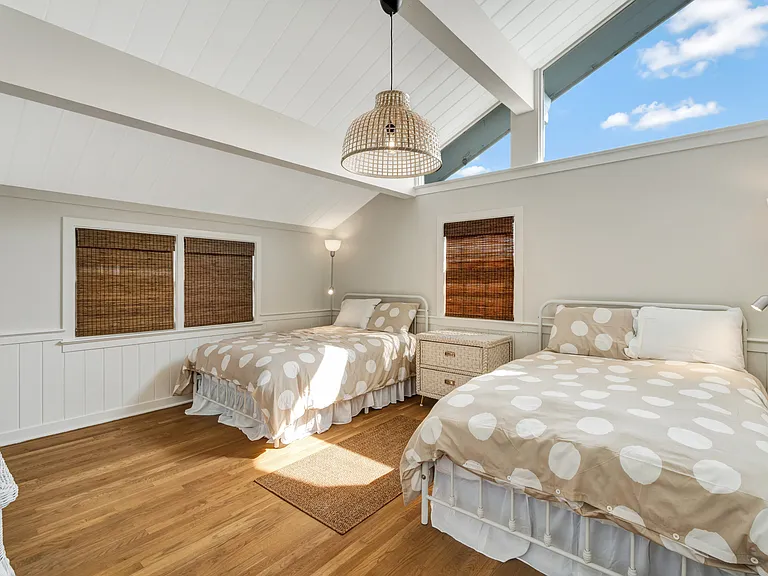 1 Waters Edge Dr — Photo 17