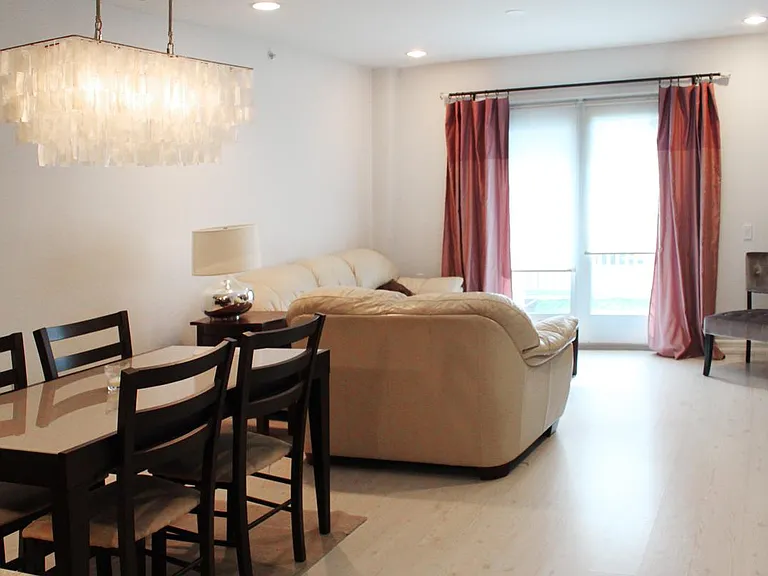 10310 Rockaway Beach Blvd — Photo 1