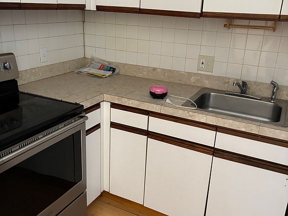 2nd image of 17 Burgundy Hill Ln Unit 17