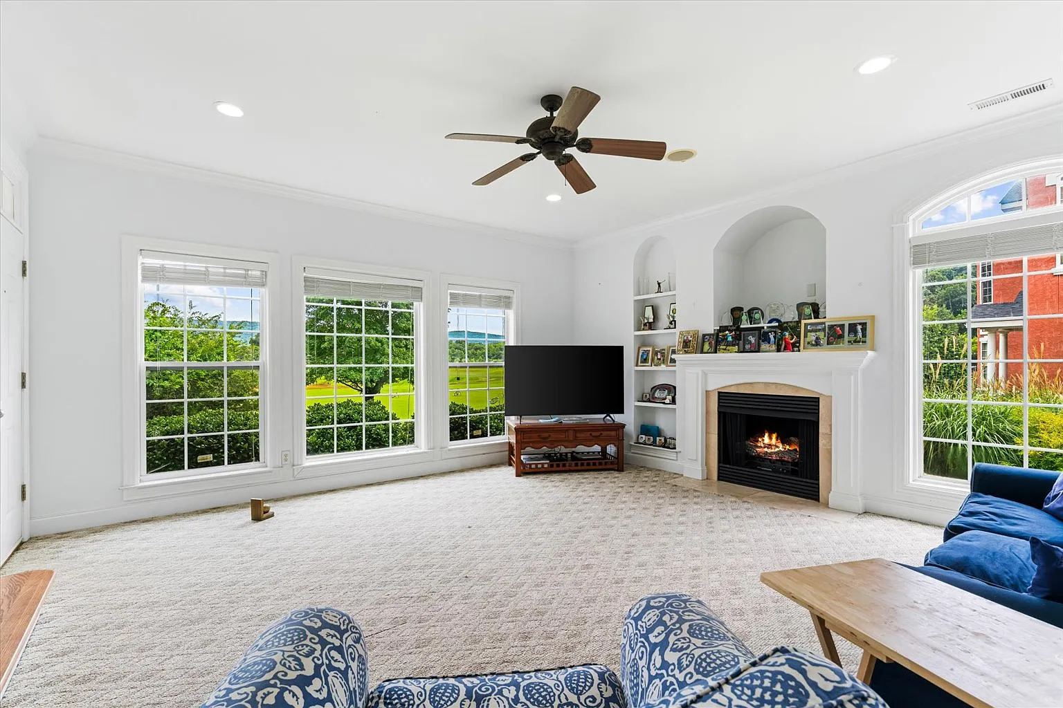 901 Renaissance Ct — Photo 2