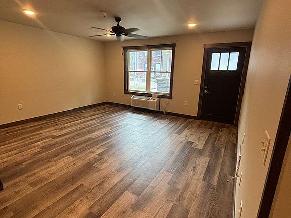 3rd image of 318 Elm St