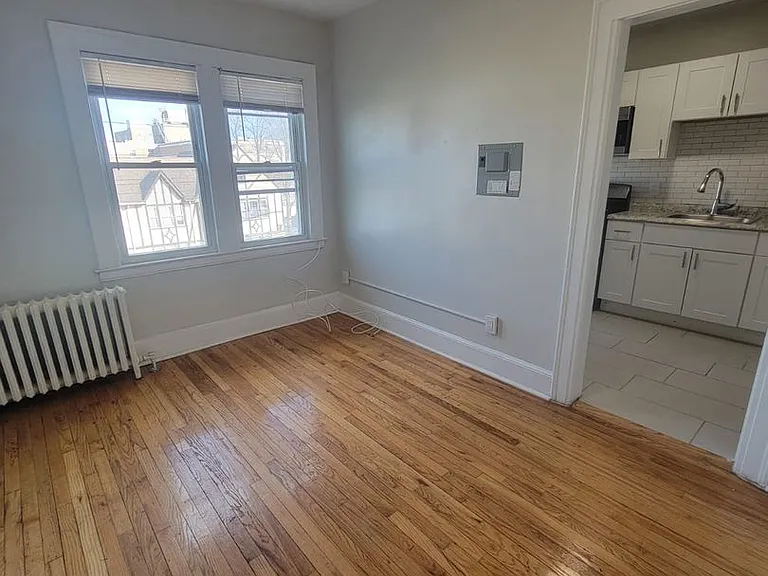308 Main St — Photo 3