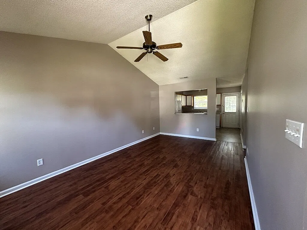 2 bed, 2.0 bath, 877 sqft, $1,195 — Photo 2
