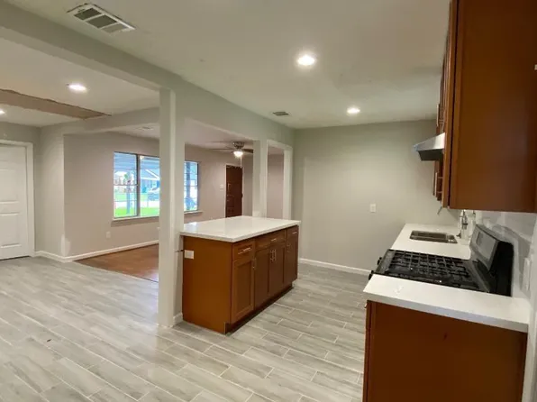 2406 Rosemead Dr, Pasadena, TX 77506