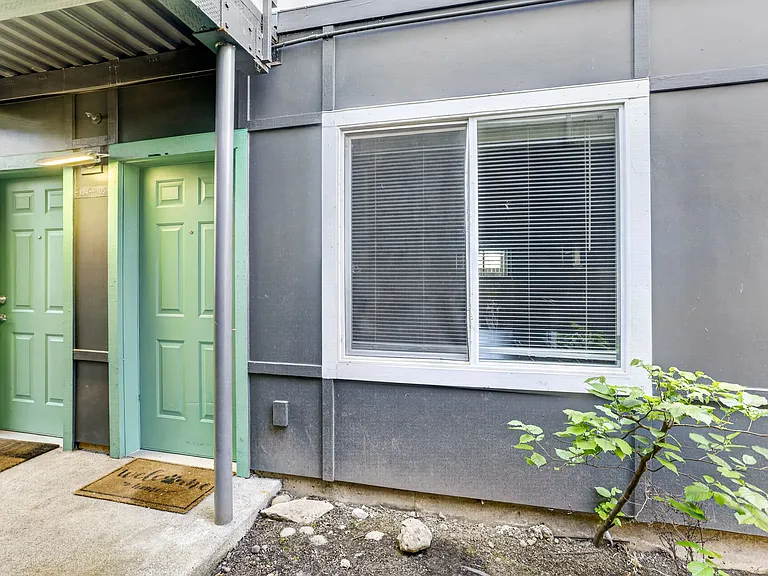 121 SE 151st Ave #105 — Photo 32