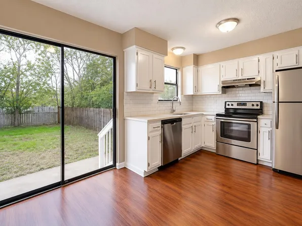 112 Hillside Cv, Elgin, TX 78621