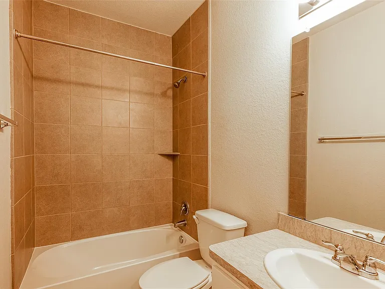 8414 Quiet Bay Dr — Photo 16