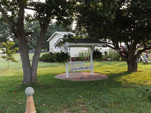 2nd image of 10429 Robert E Lee Dr