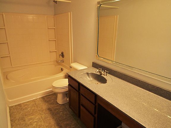 3rd image of 2687 Priest Dr