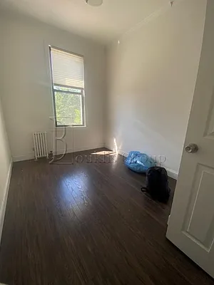 Rented by Bouklis Group | media 16