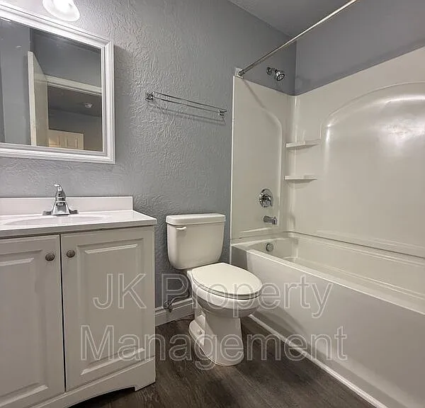 809 15th St #301 — Photo 10