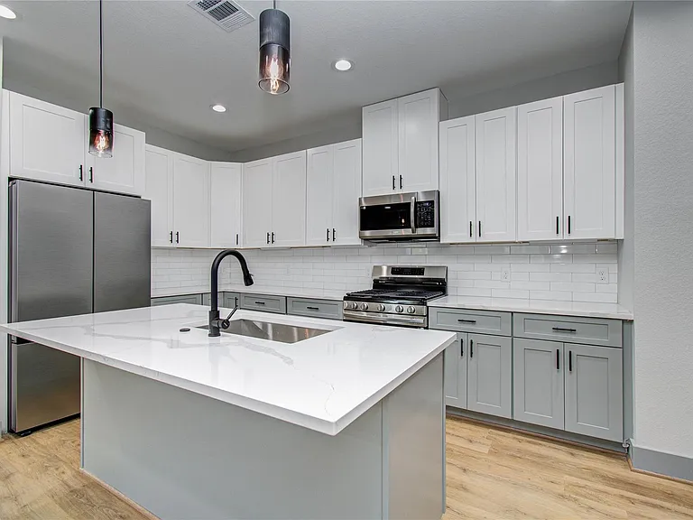 835 S Victory Dr — Photo 12