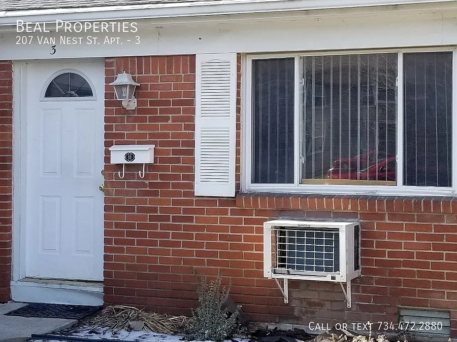 Building Photo - 207 Van Nest St #3