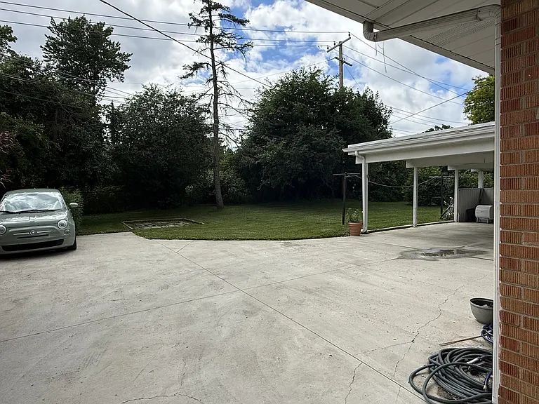 1630 Greenview Dr — Photo 16