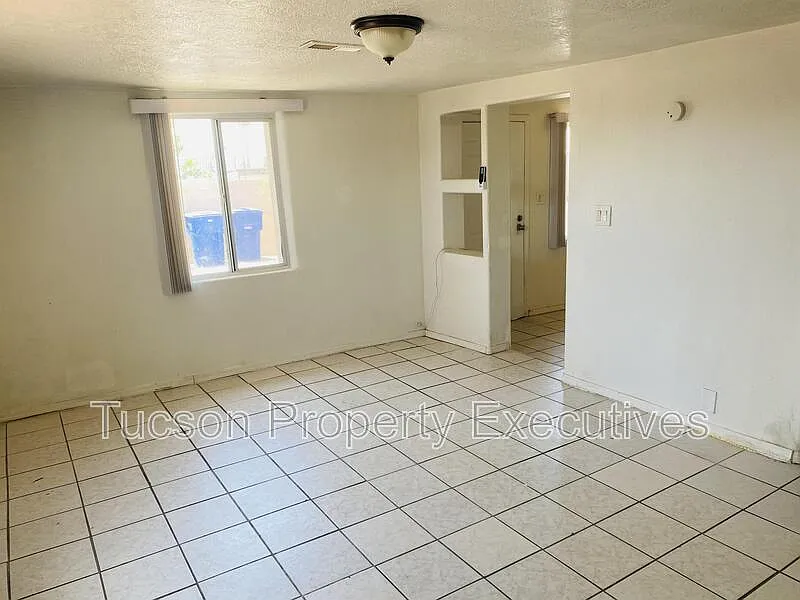 Studio, 1.0 bath, 400 sqft, $800 — Photo 4