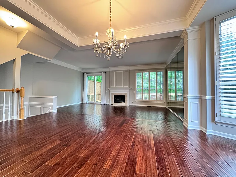 OPEN FLOORPLAN