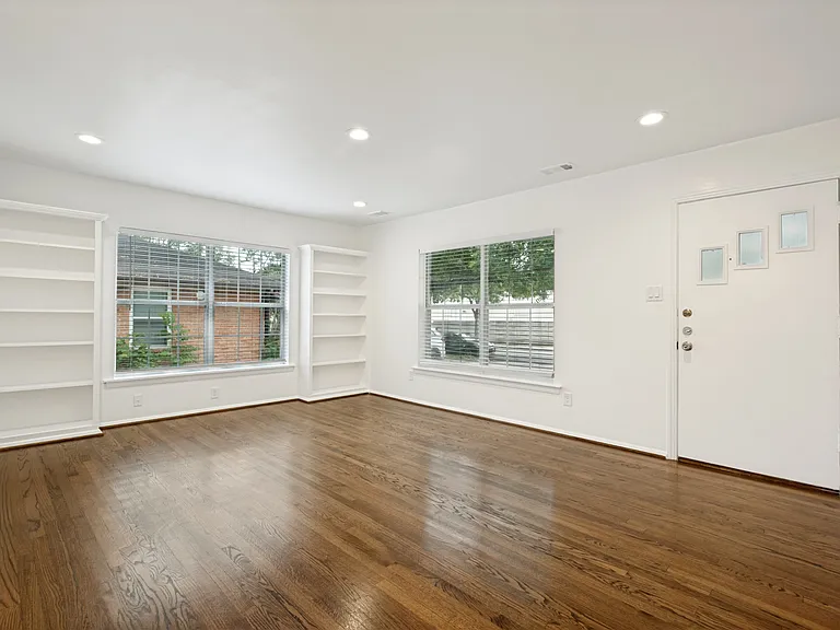 6323 Ravendale Ln — Photo 4