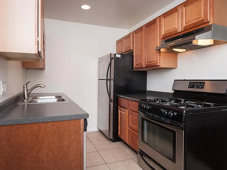 935 Agate St #4 — Photo 1