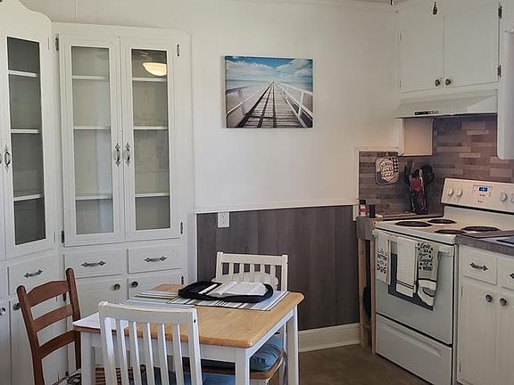 3rd image of 106 Inman St