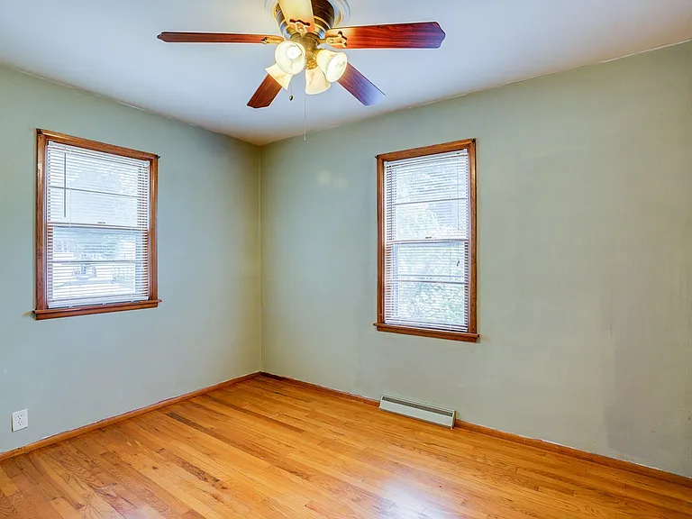 1714 W Clark St — Photo 13