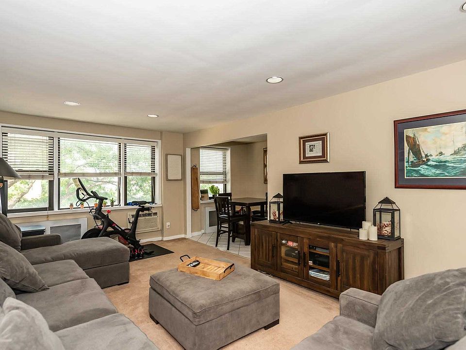 1st image of 4 Birchwood Ct APT 3M