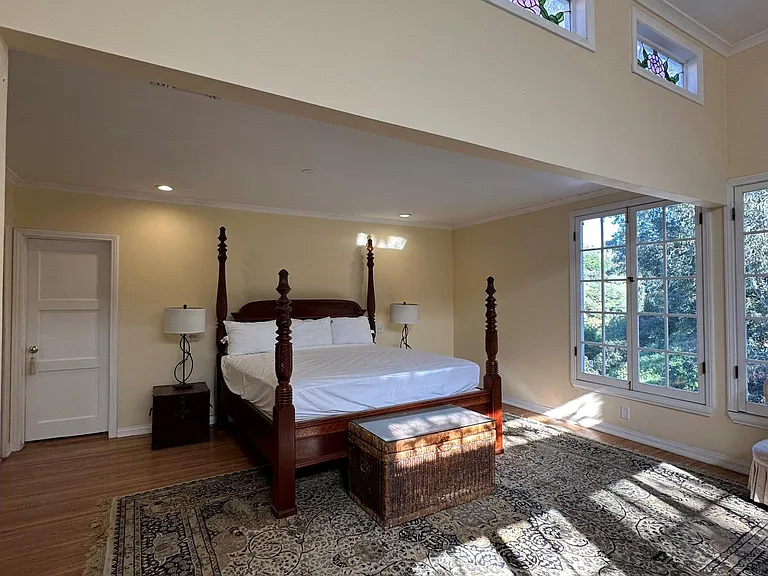 2400 Benedict Canyon Dr — Photo 31