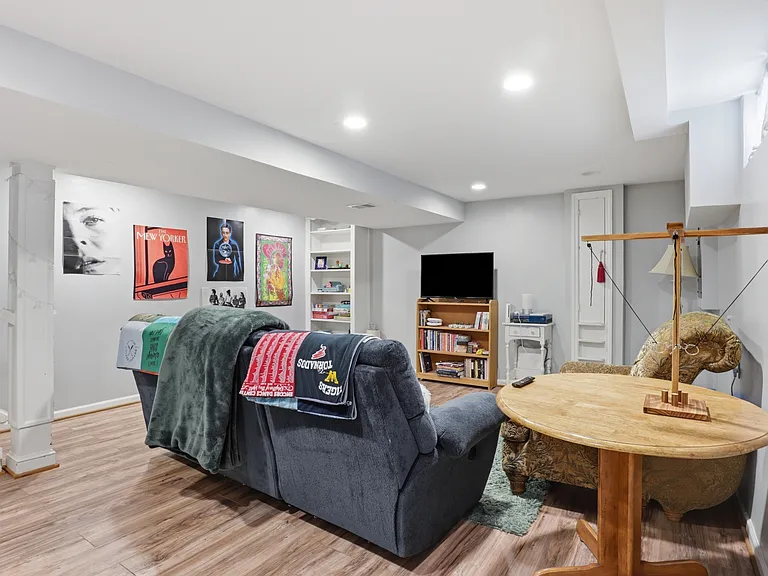 521 Madison St NE #1 — Photo 15