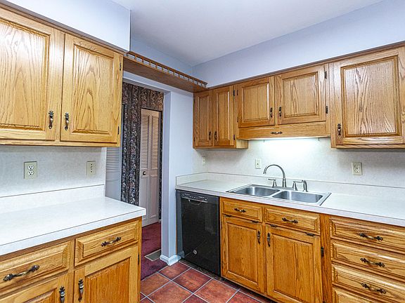 3rd image of 118 Valley Brook Dr