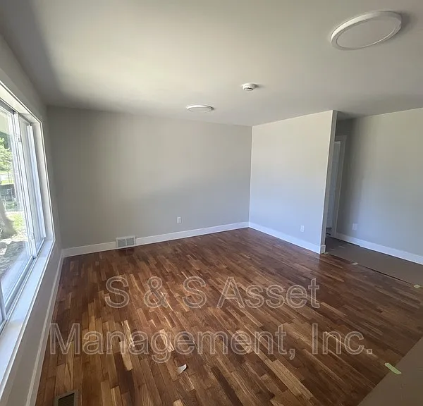 4106 Stillwell Ave — Photo 2