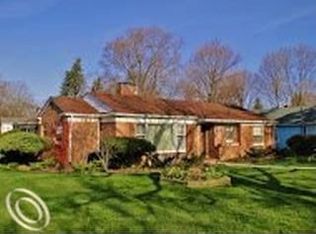 830 S Leroy St, Fenton, MI 48430