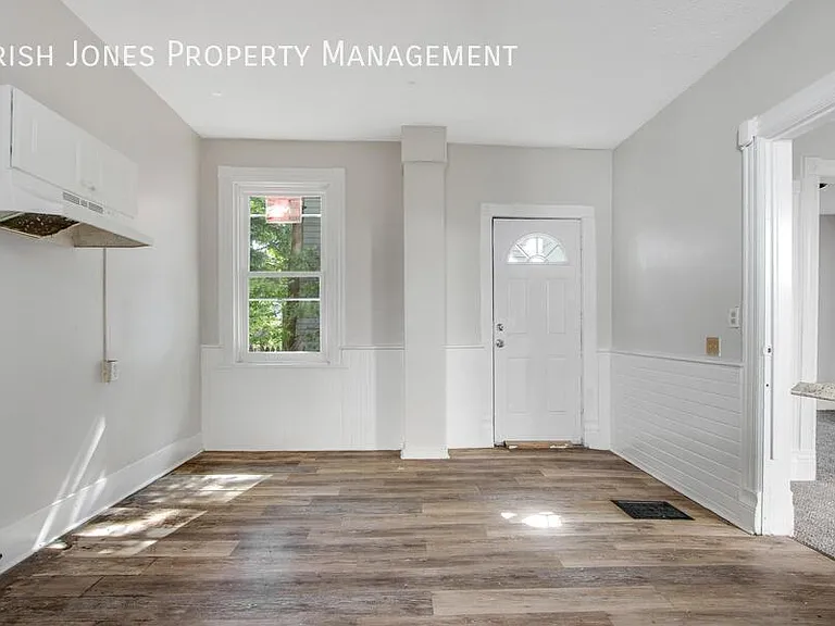 222 W Ferry St — Photo 3