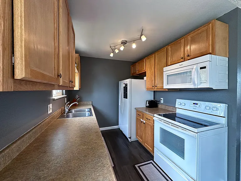 2020 Farnsworth Dr — Photo 8