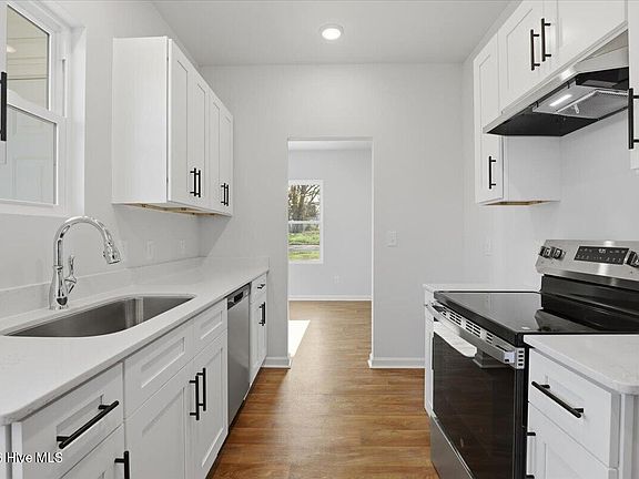 5th image of 413 N Virginia Street