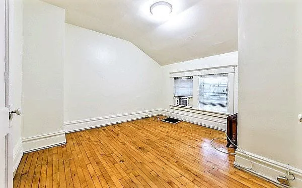 Building Photo - 5922 Nicholson St #3