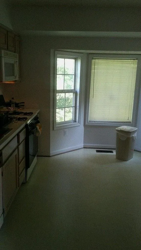 Building Photo - 9100 Mezmer Ct #1