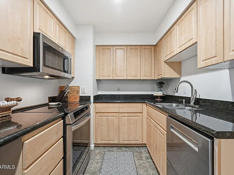 1005 E 8th St #2003 — Photo 5