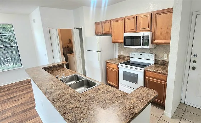 6171 Metrowest Blvd #107 — Photo 4