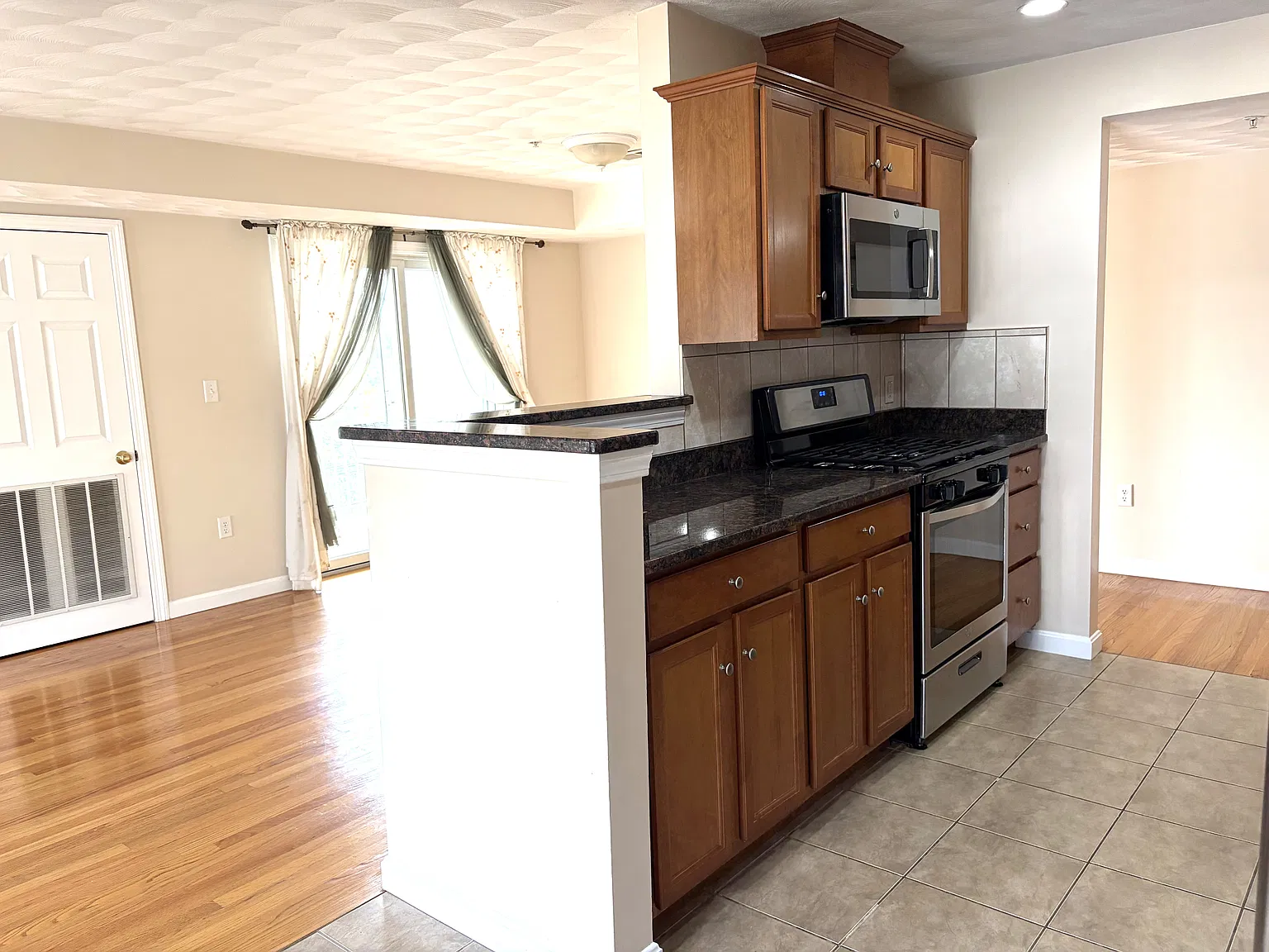2 bed, 1429 sqft, $2,990 — Photo 4