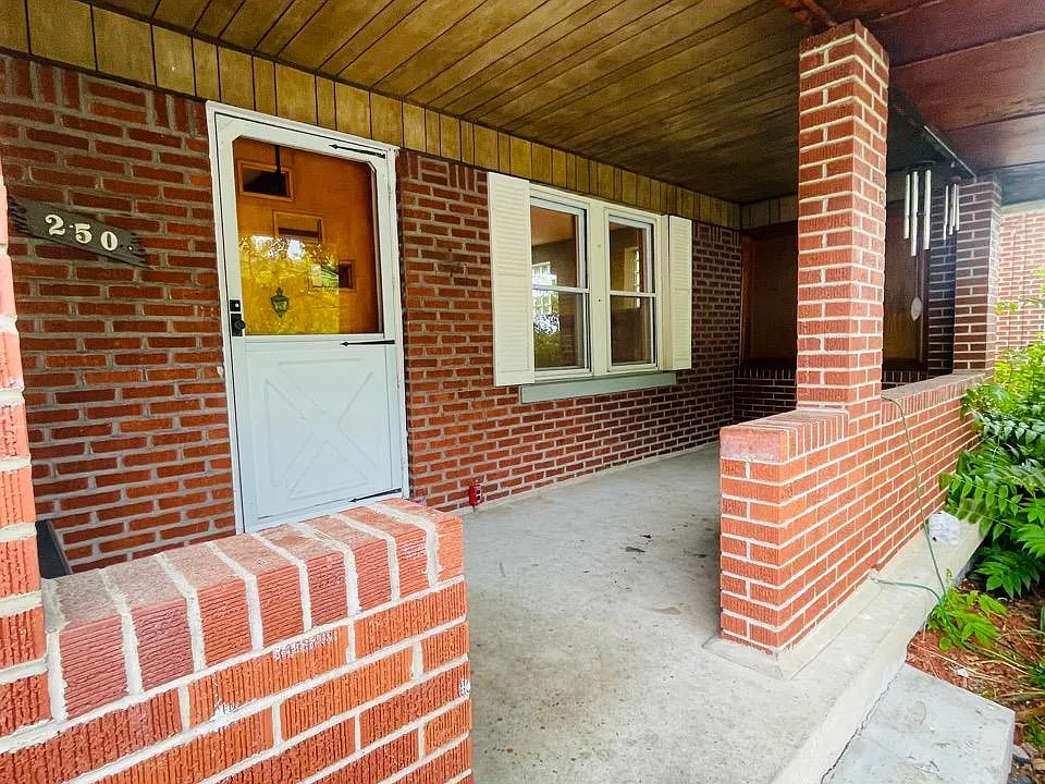 250 Elwyn Ave