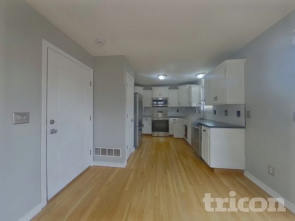 3rd image of 10201 N Lewis Ave