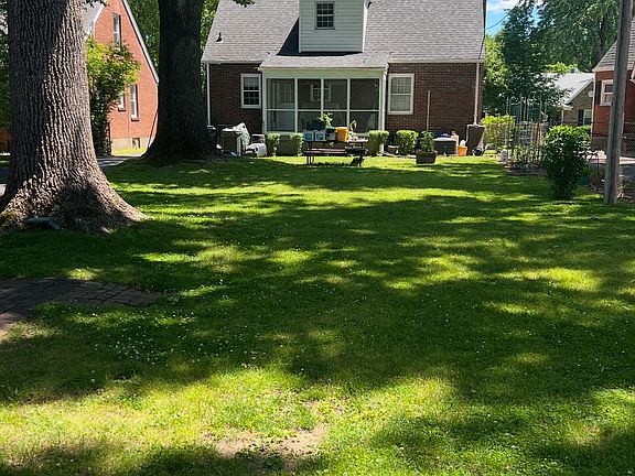 3rd image of 120 Ridgeway Ave