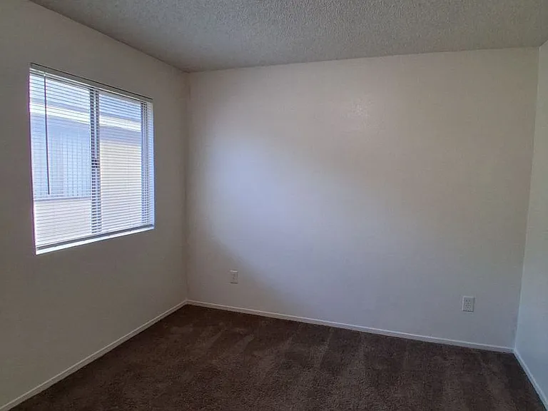 5218 E Lowe — Photo 10