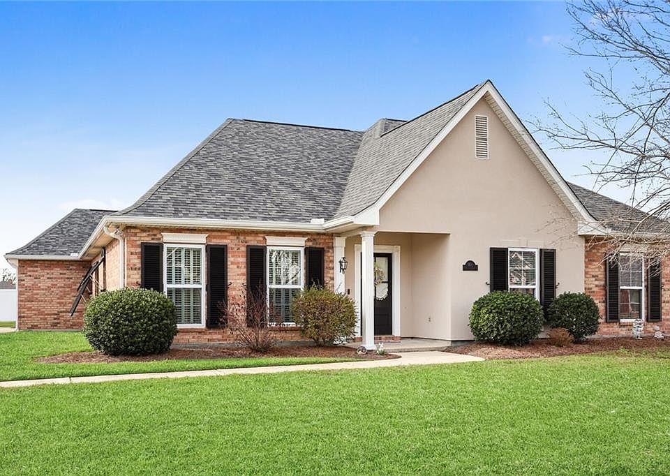 1st image of 108 Wisteria Ln