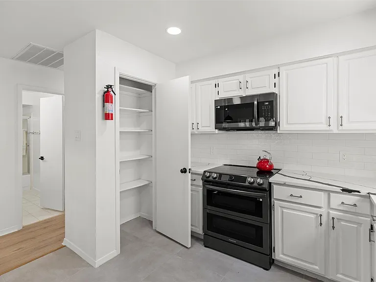 2019 Wilcrest Dr — Photo 9