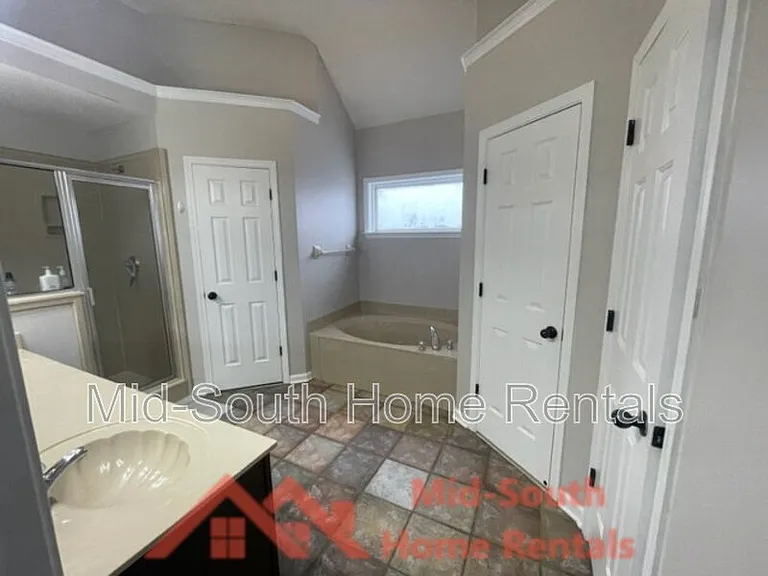11189 Bernadette Cv — Photo 16