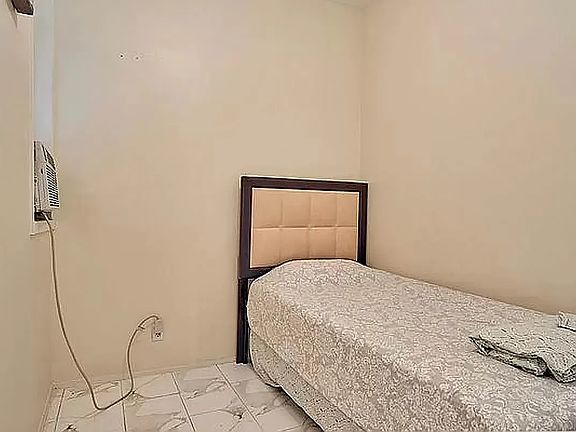 4th image of 912 Gates Ave #1A