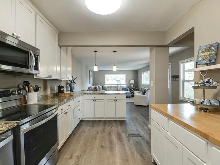 3435 Zenith Ave N — Photo 3